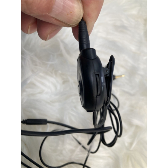 LG WIRED EARPHONES HEADPHONES HANDSFREE MIC HEADSET EARBUDS for CELL PHONES Clip - Picture 5 of 12